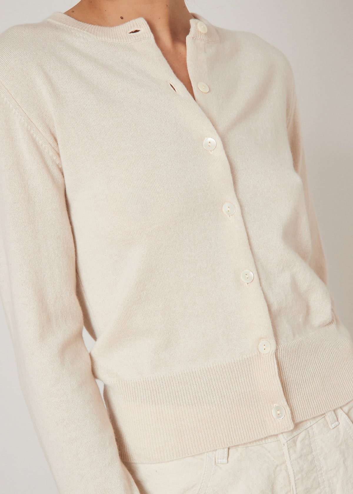 GABBY CASHMERE CARDIGAN — CHAMPAGNE