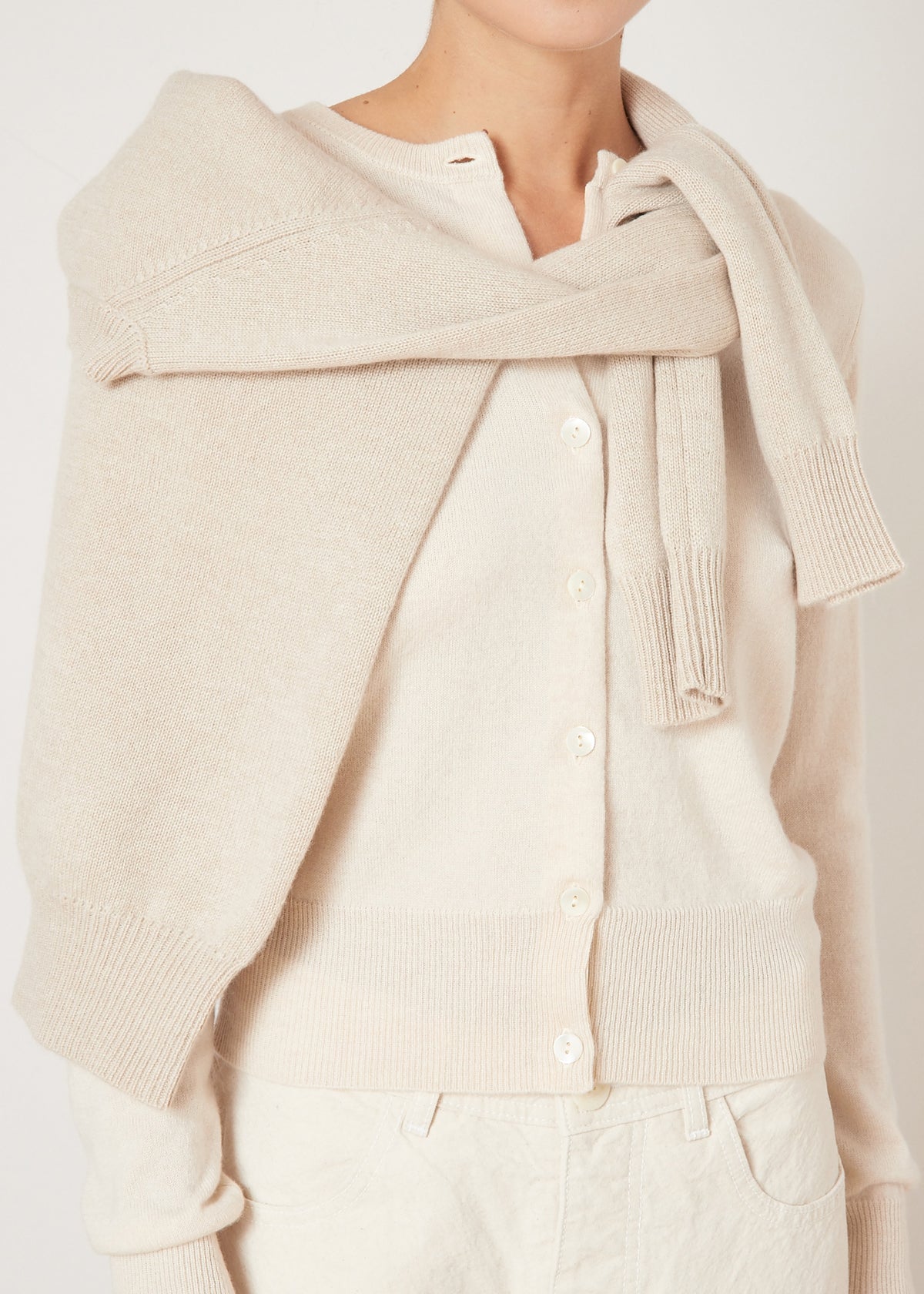 GABBY CASHMERE CARDIGAN — CHAMPAGNE