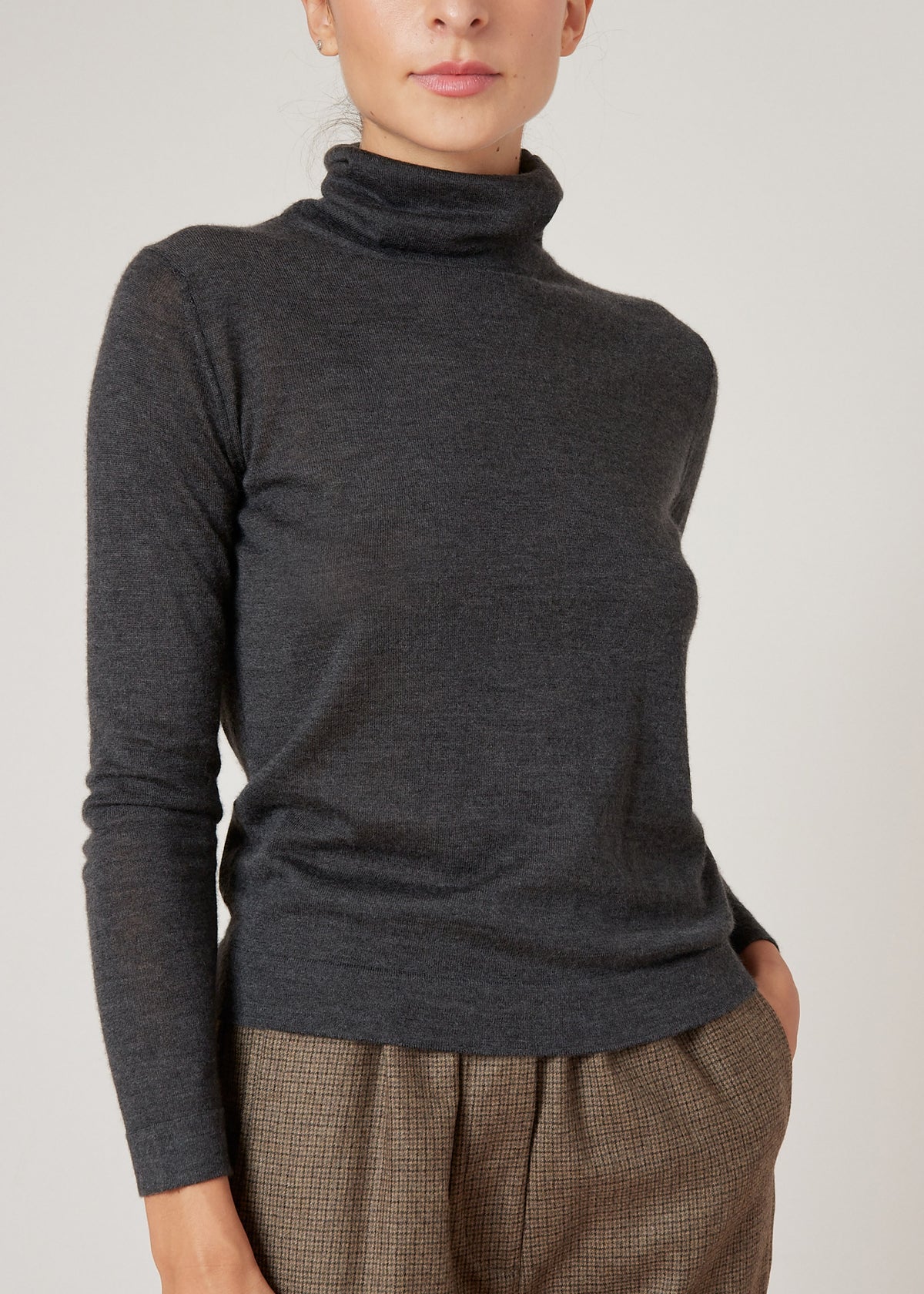 GALA CASHMERE TURTLENECK — ANTHRACITE