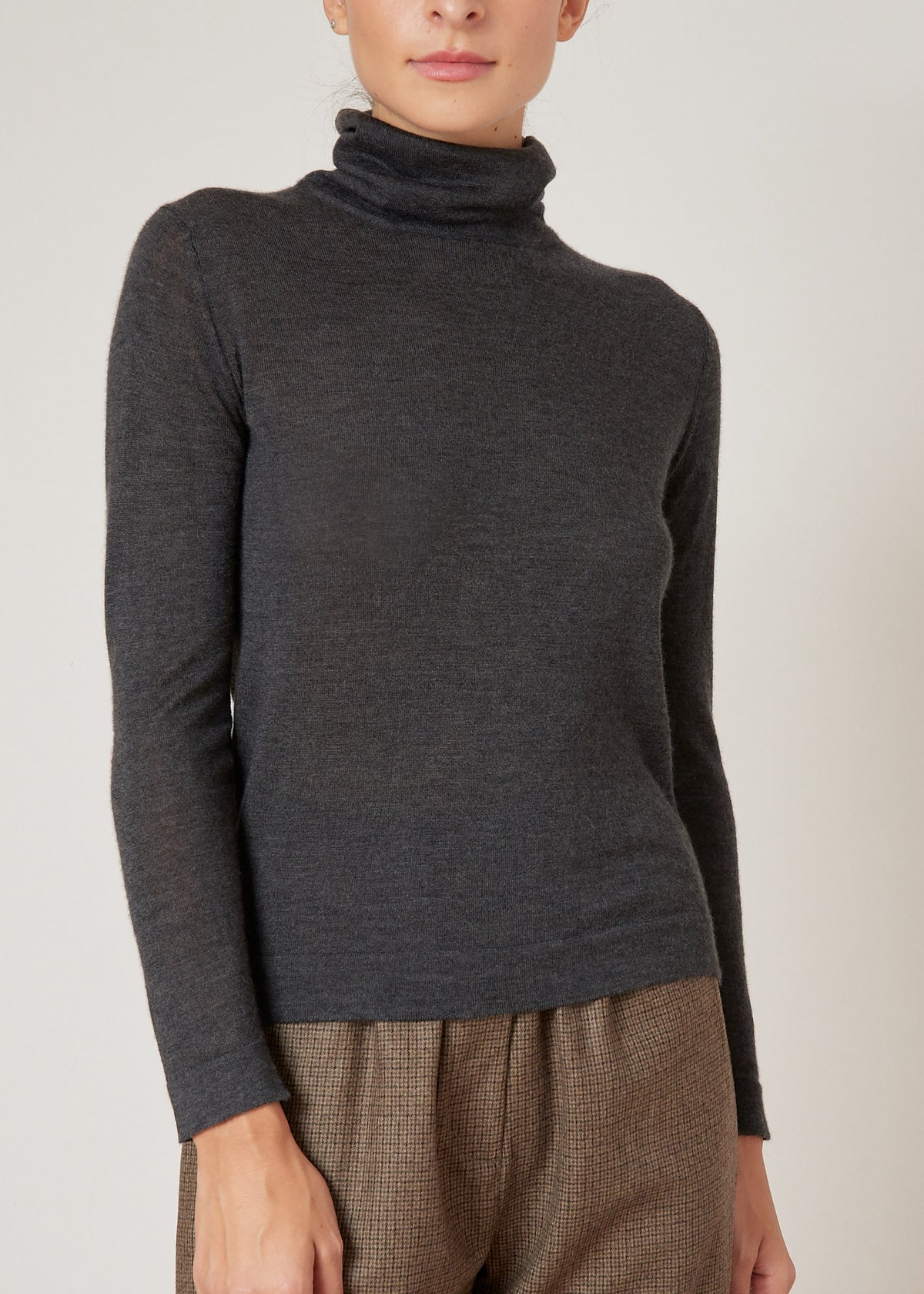 GALA CASHMERE TURTLENECK — ANTHRACITE