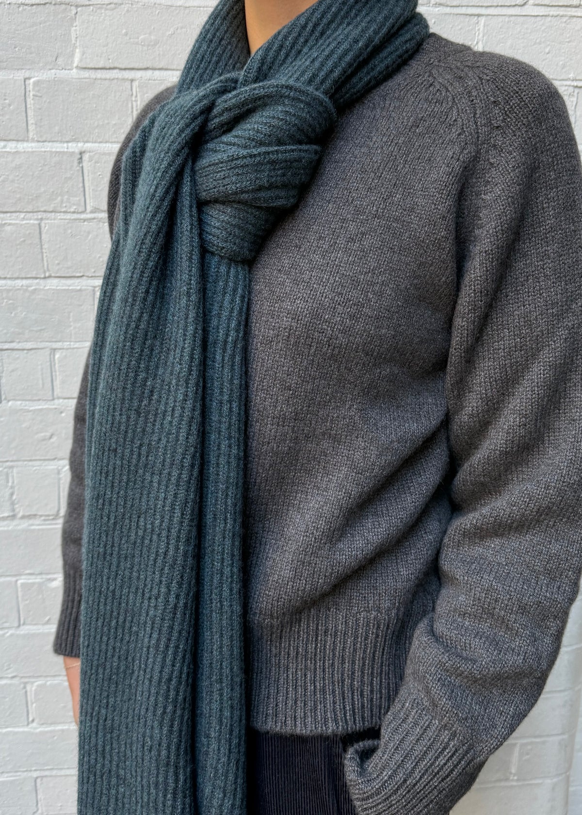 GALLAGHER CASHMERE SCARF — PEACOCK