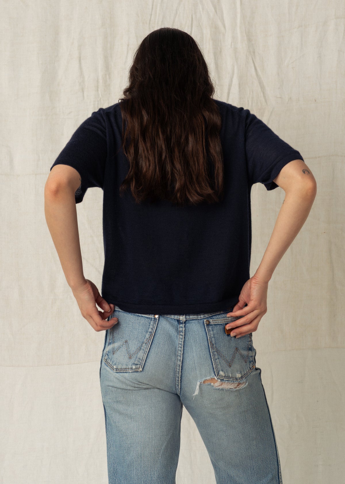 HARDY CASHMERE TEE — NAVY