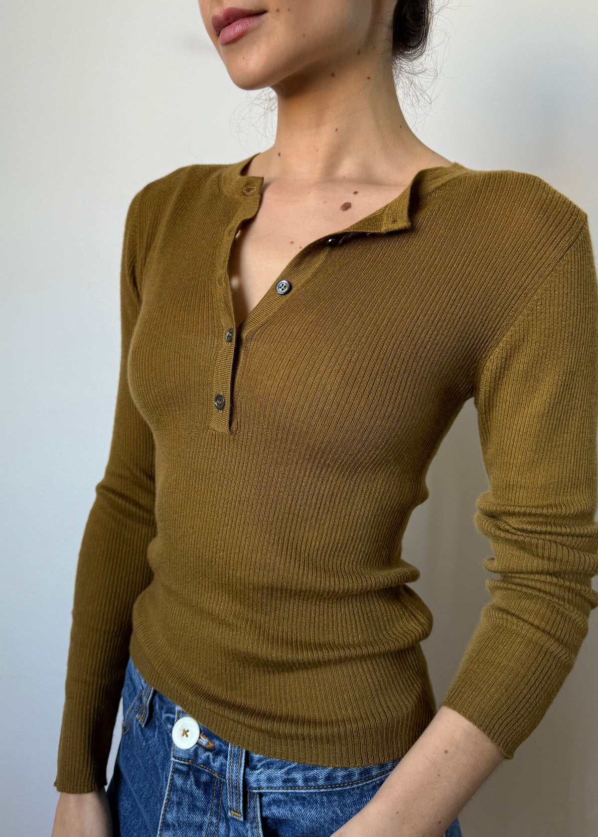 HONOR RIBBED CASHMERE TOP — CAMEL