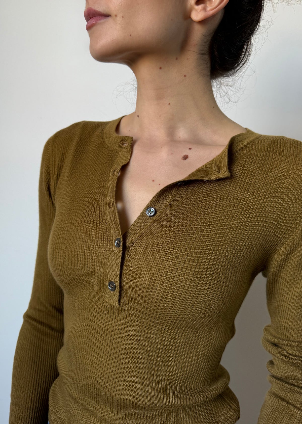 HONOR RIBBED CASHMERE TOP — CAMEL