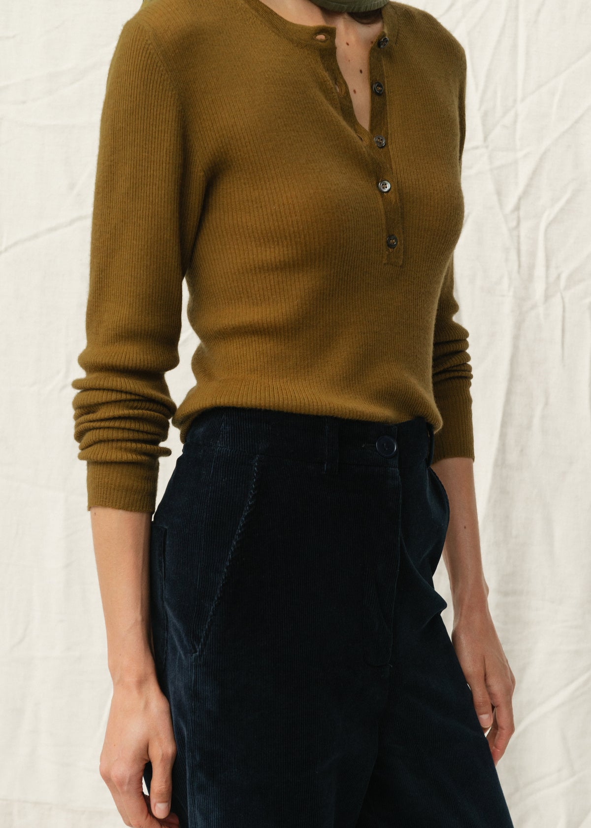 HONOR RIBBED CASHMERE TOP — CAMEL