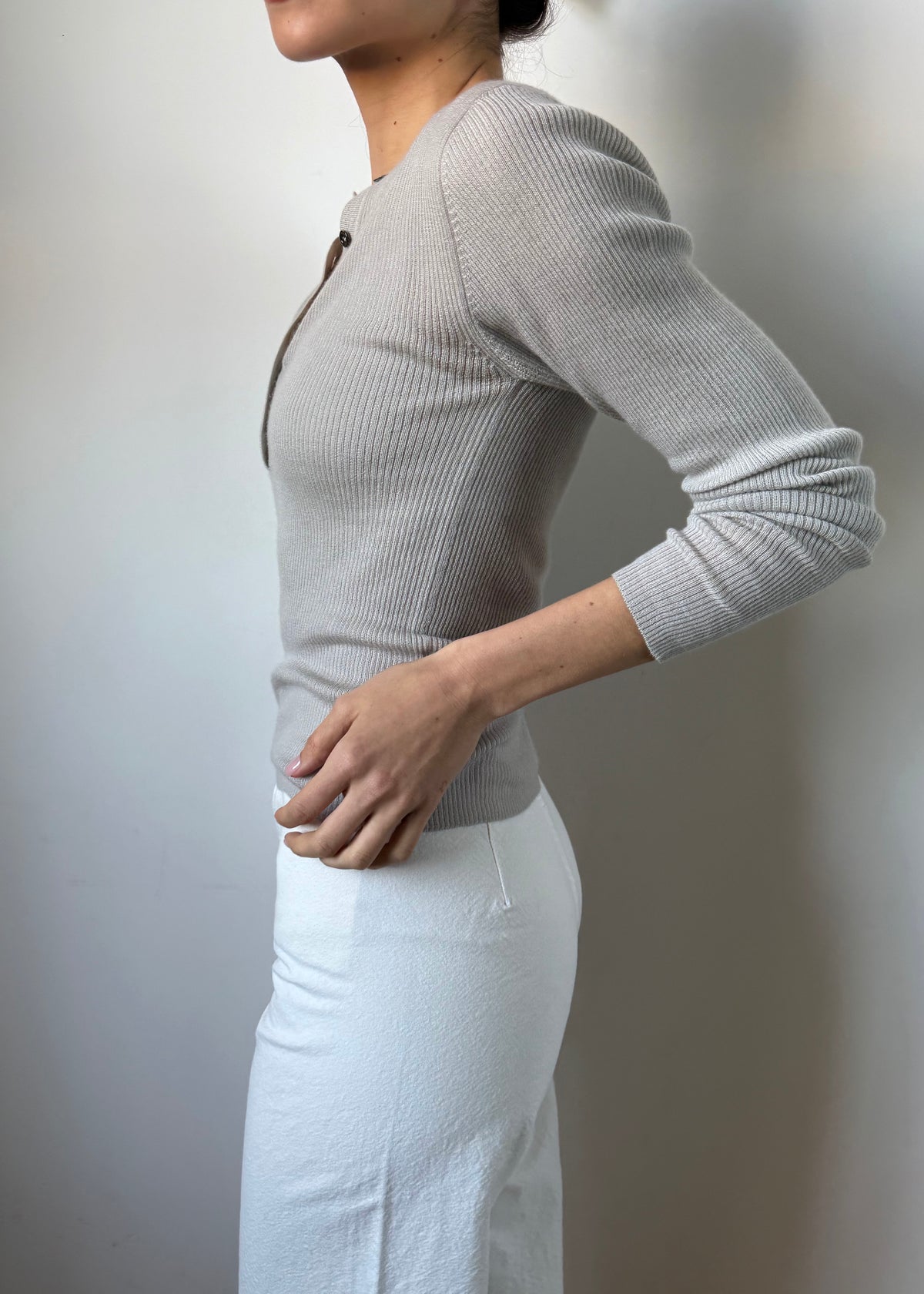 HONOR RIBBED CASHMERE TOP — WHEAT