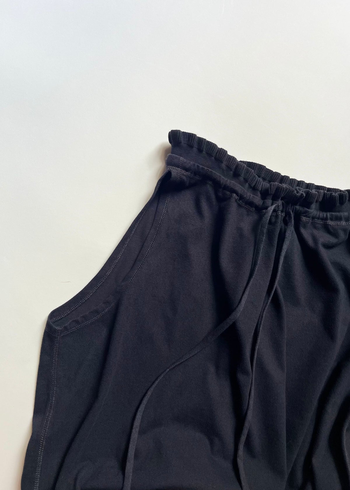 SLEEVELESS SWEATBLOUSE — NERO