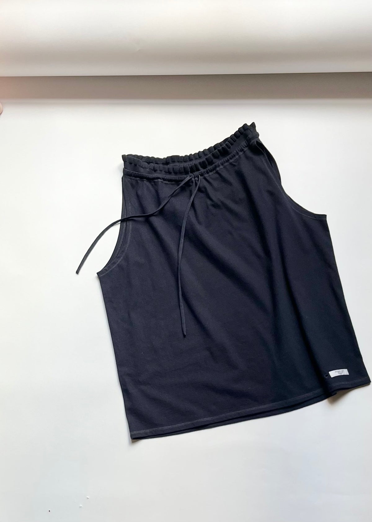 SLEEVELESS SWEATBLOUSE — NERO