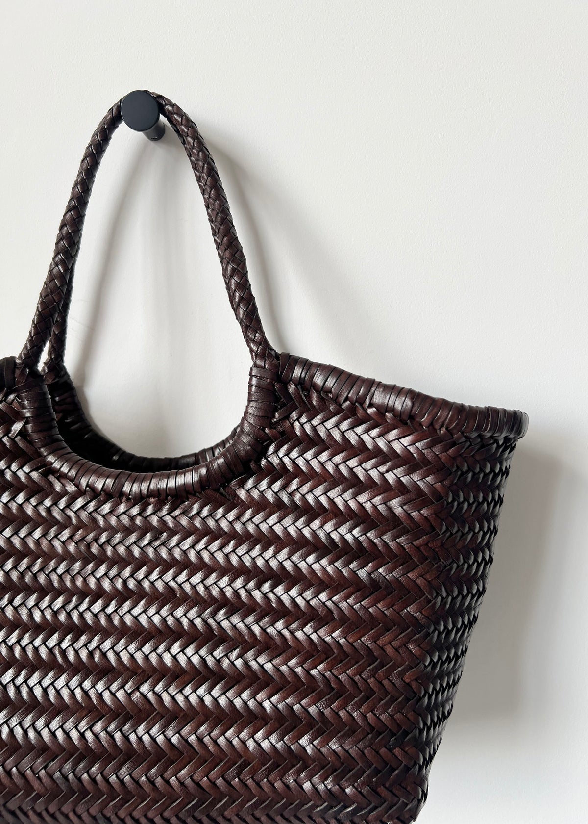 LARGE NANTUCKET BASKET BAG — DARK BROWN