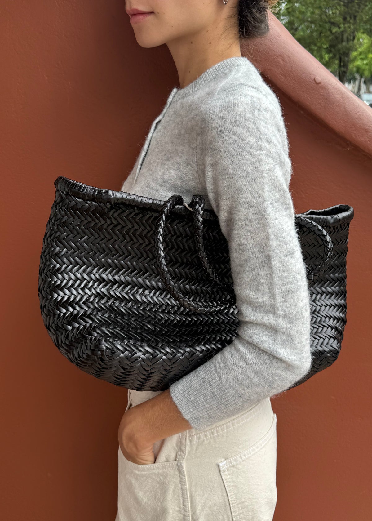 LARGE BAMBOO BASKET BAG — BLACK