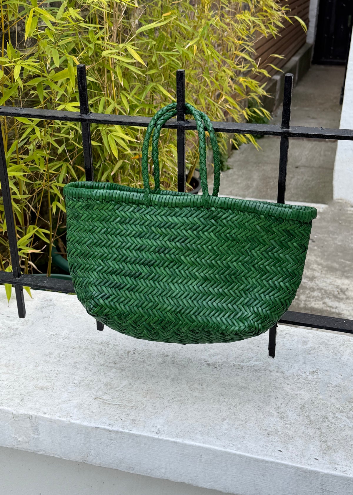 SMALL BAMBOO TRIPLE JUMP BASKET BAG — PARROT GREEN