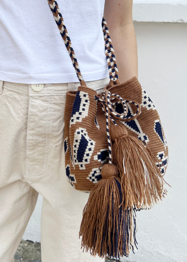 MEDIUM SEAHORSE CROSSBODY BAG  — BROWN & NAVY