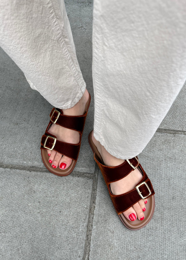 FOLLONICA VELVET SANDALS — TAN