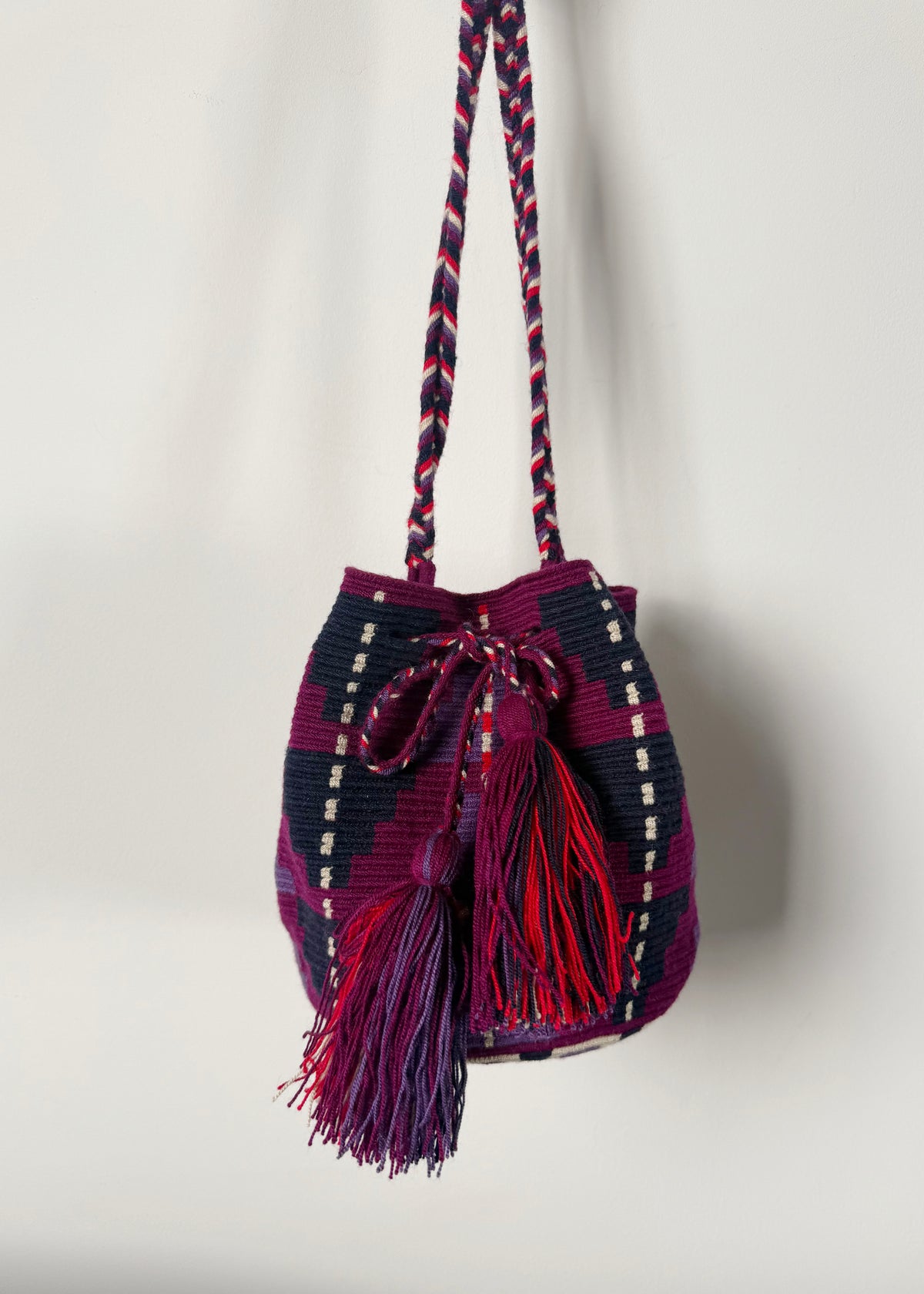 MEDIUM ACACIA CROSSBODY BAG — GARNET & NAVYBLUE
