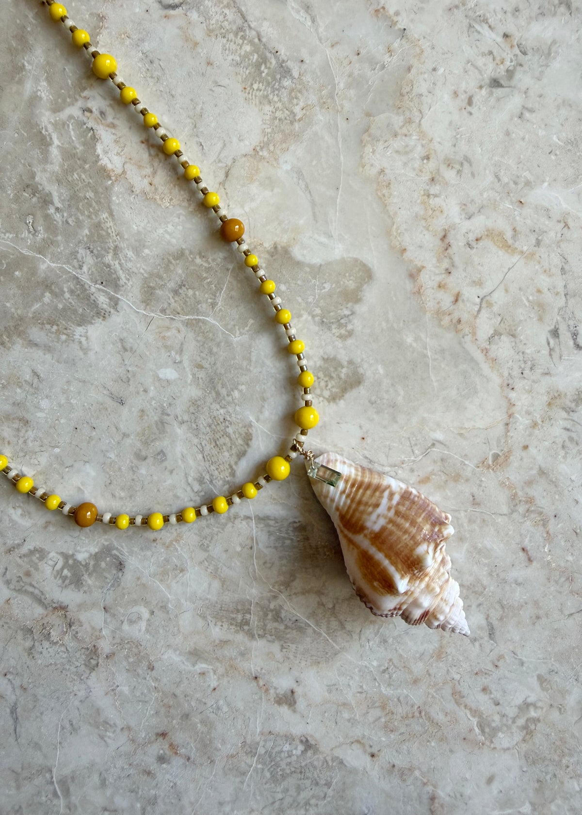 YELLOW MURANO SHELL NECKLACE