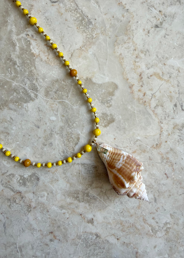 YELLOW MURANO SHELL NECKLACE