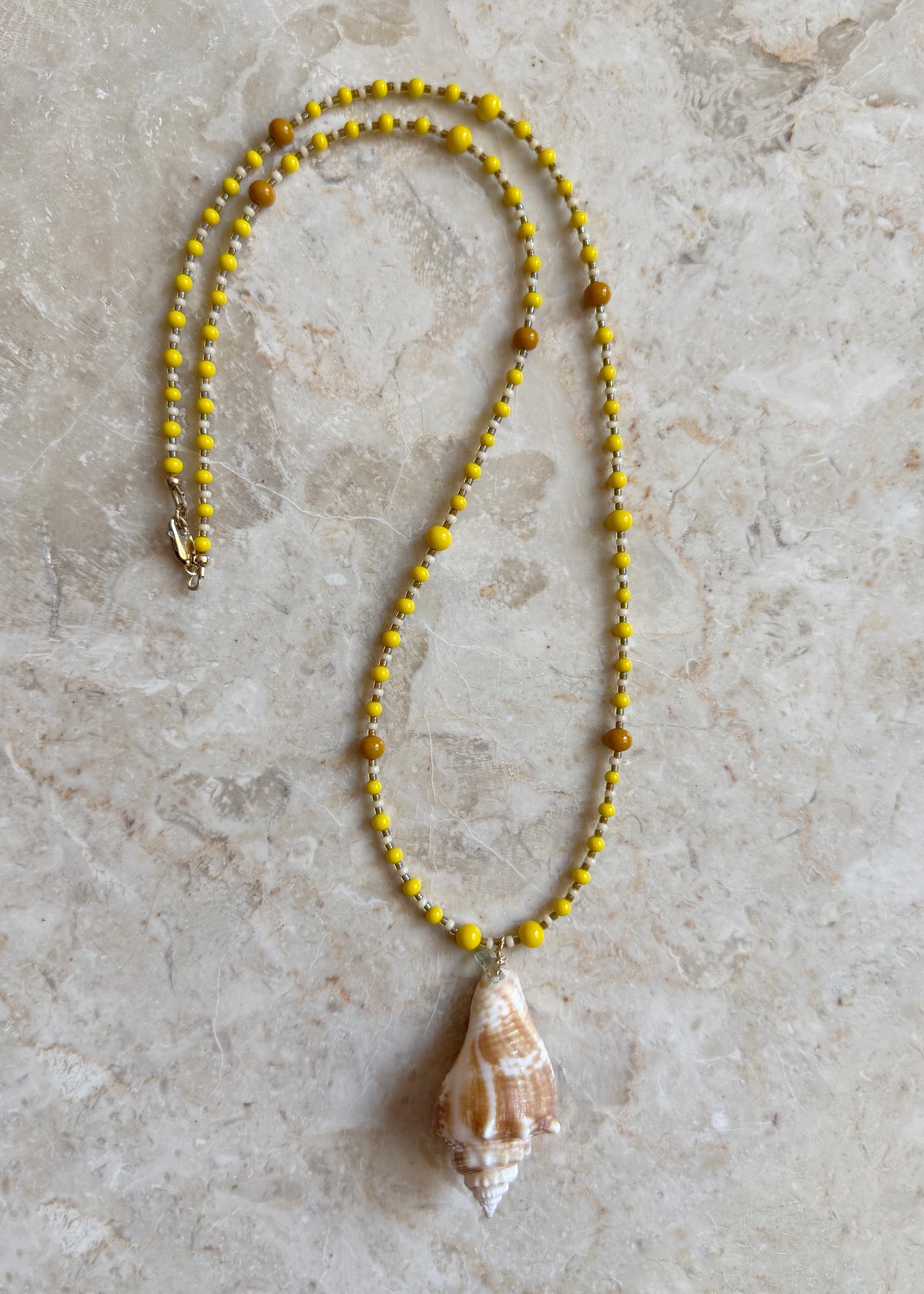 YELLOW MURANO SHELL NECKLACE