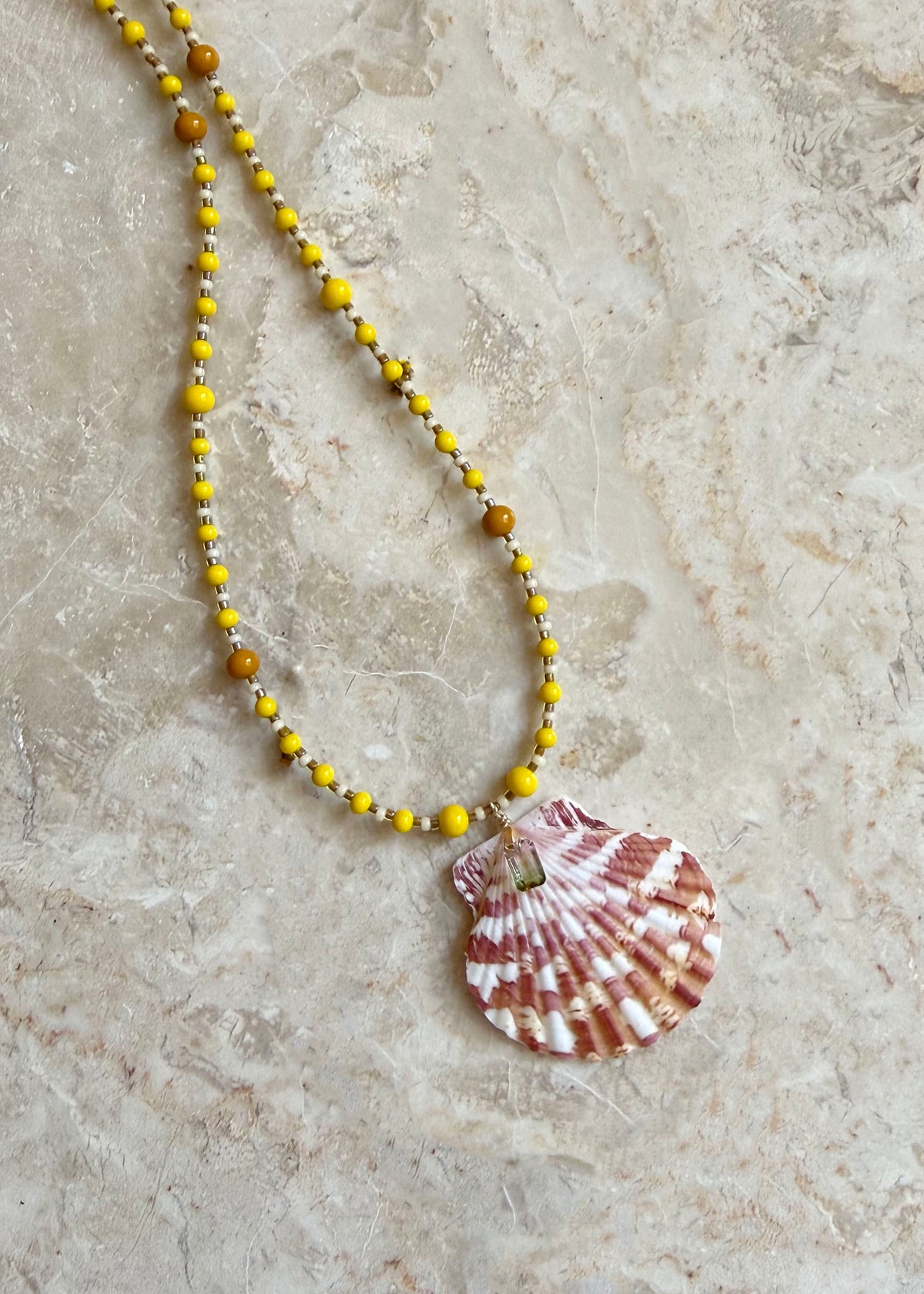 YELLOW MURANO SHELL NECKLACE
