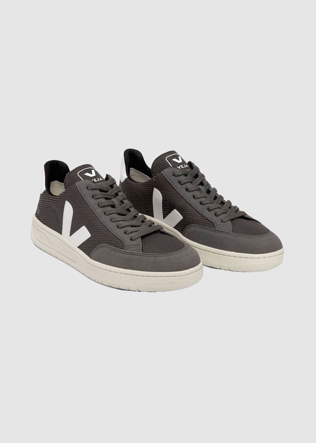 V-12 B-MESH TRAINERS — GRAFITE/WHITE