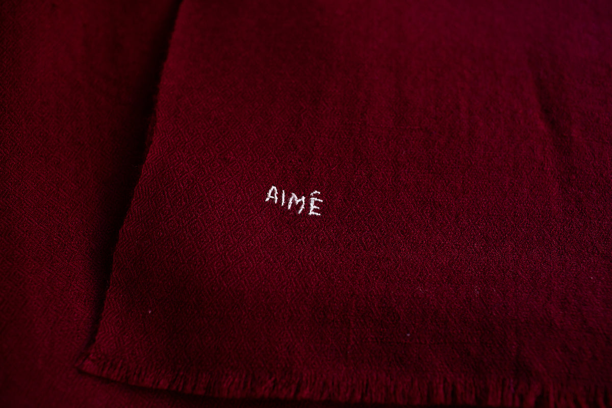 AGILE CASHMERE STOLE — BORDEAUX